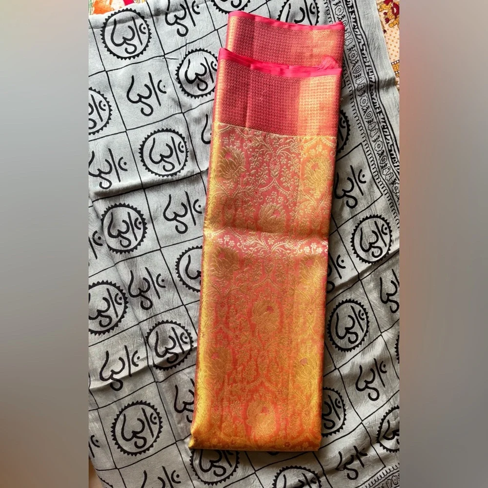 Stunning Pink/Peach and Gold Handwoven Kanjeevaram Silk and Pure Zari Saree - Picture 12 of 16